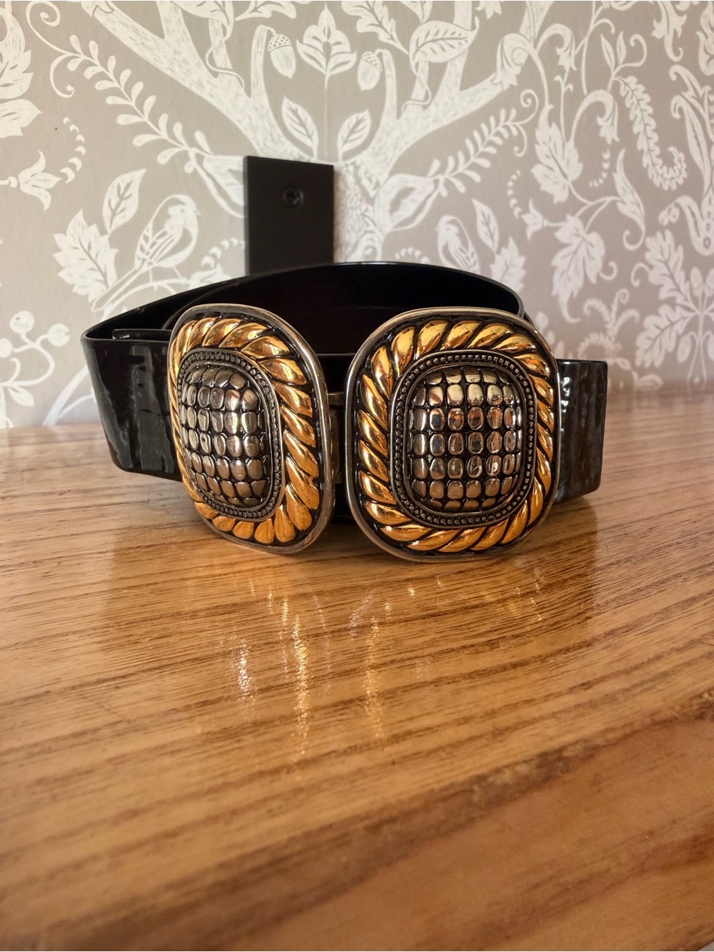 Douglas Paquette Signed Vintage Adjustable
Belt Black Silver Gold EUC